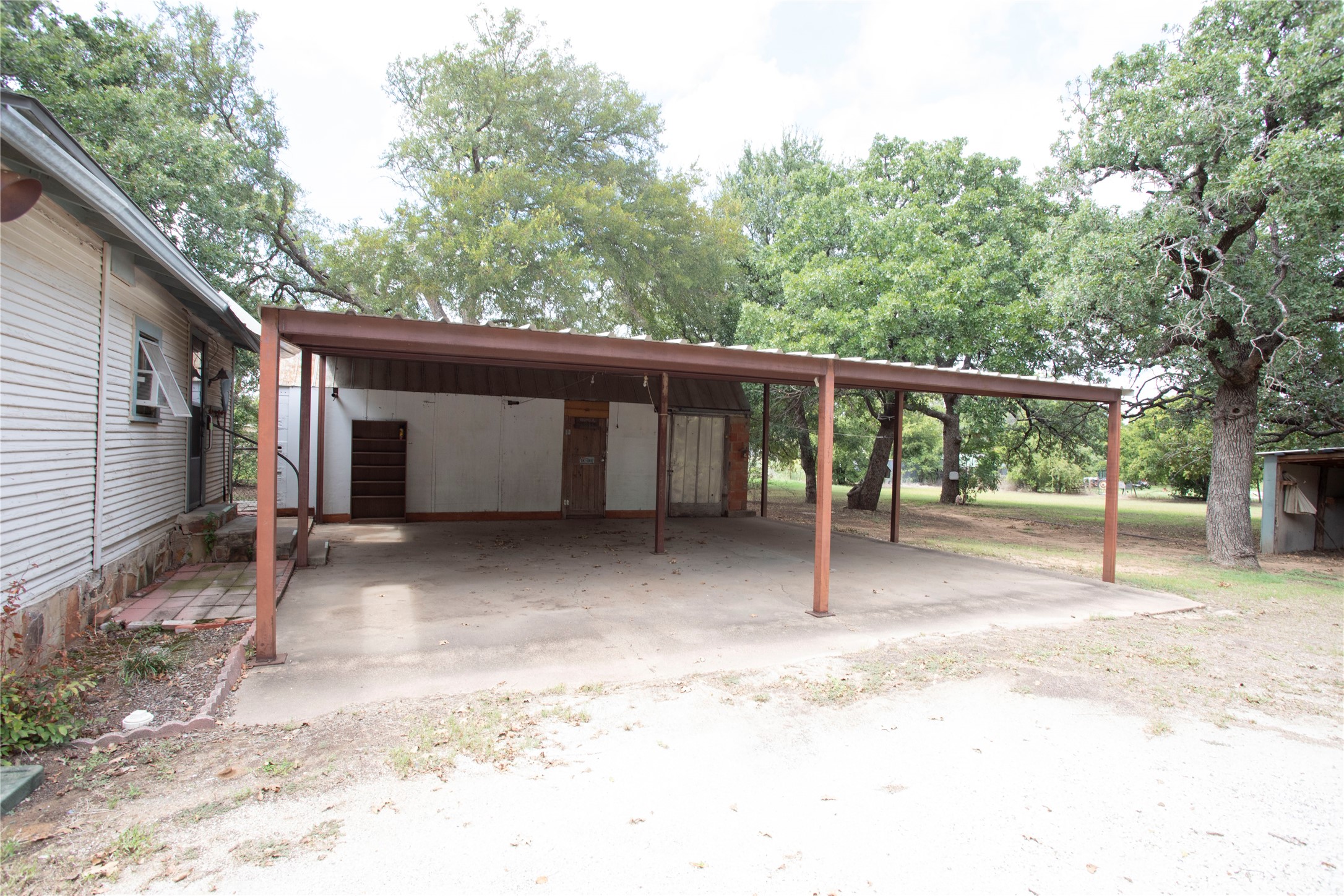 1311 Loving Highway Graham TX 76450