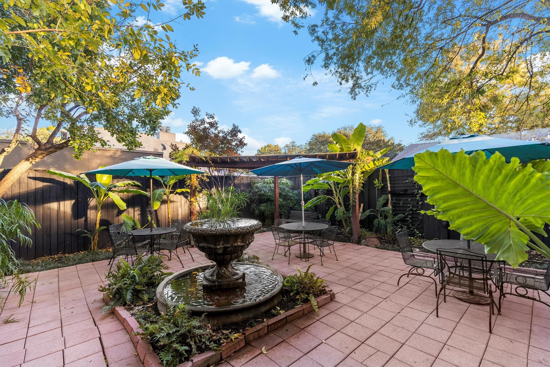 1432 Sylvan Avenue Dallas TX 75208