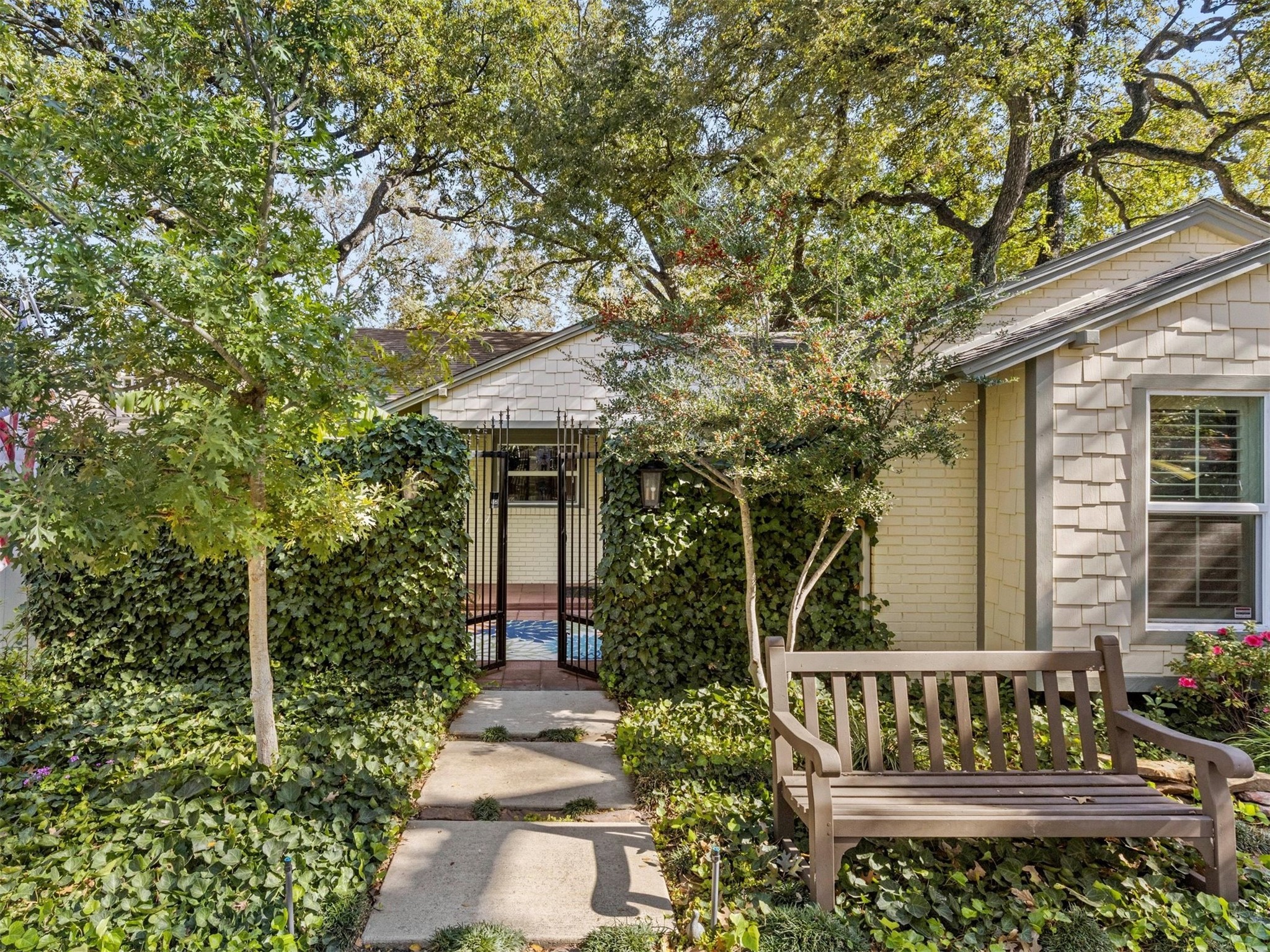 1432 Sylvan Avenue Dallas TX 75208