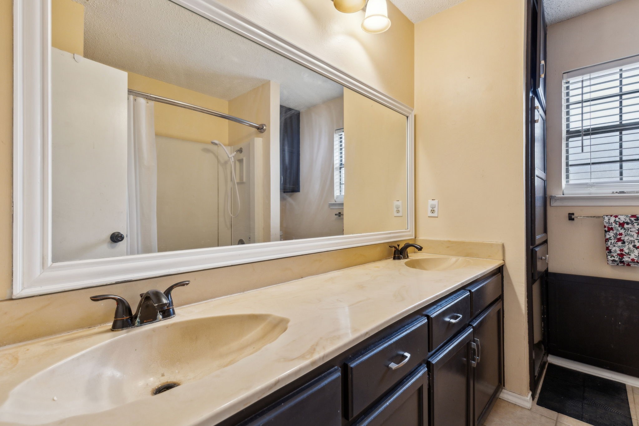 5205 Parliament Drive Arlington TX 76017