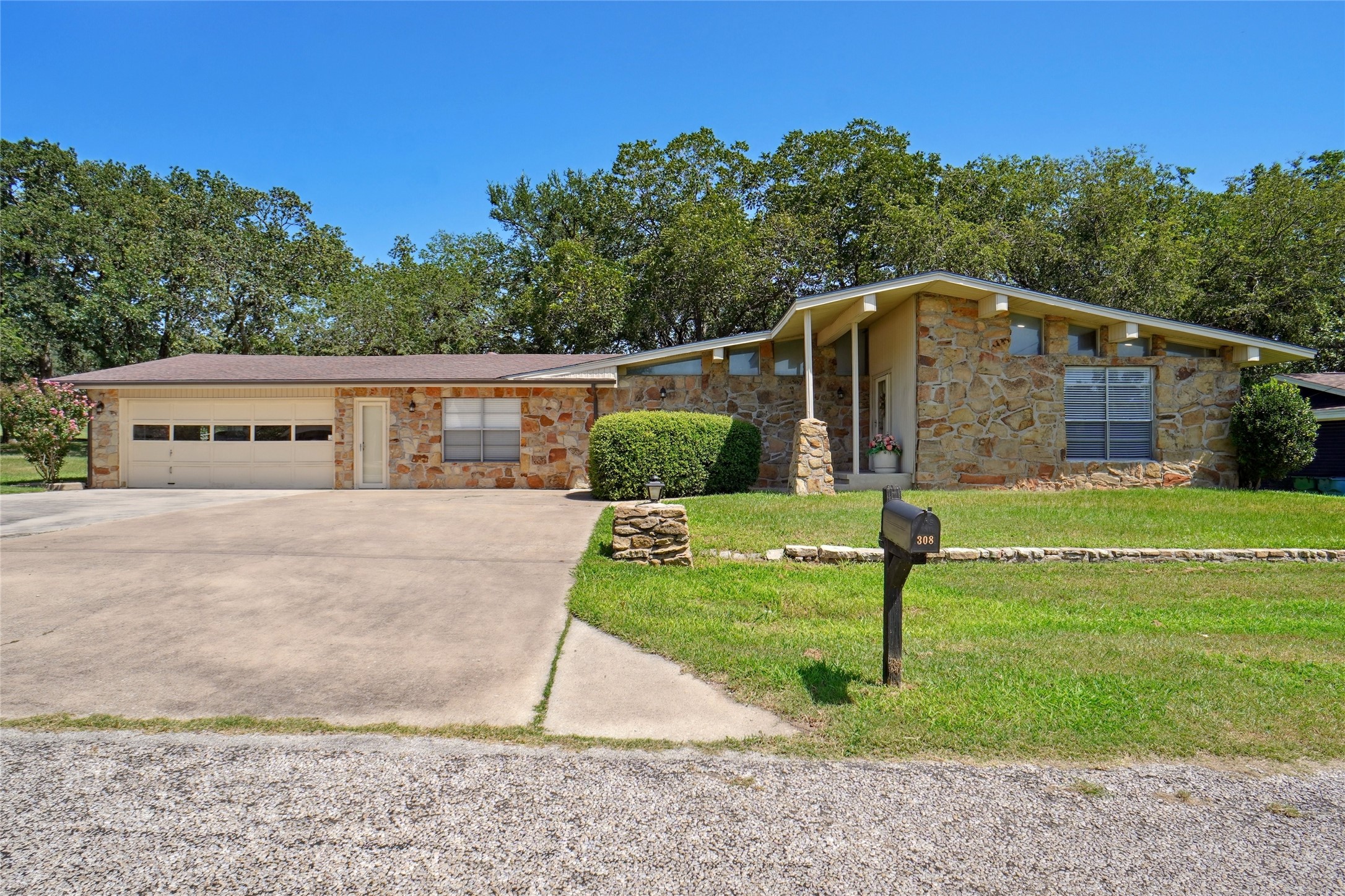 308 Half Moon Way Runaway Bay TX 76426