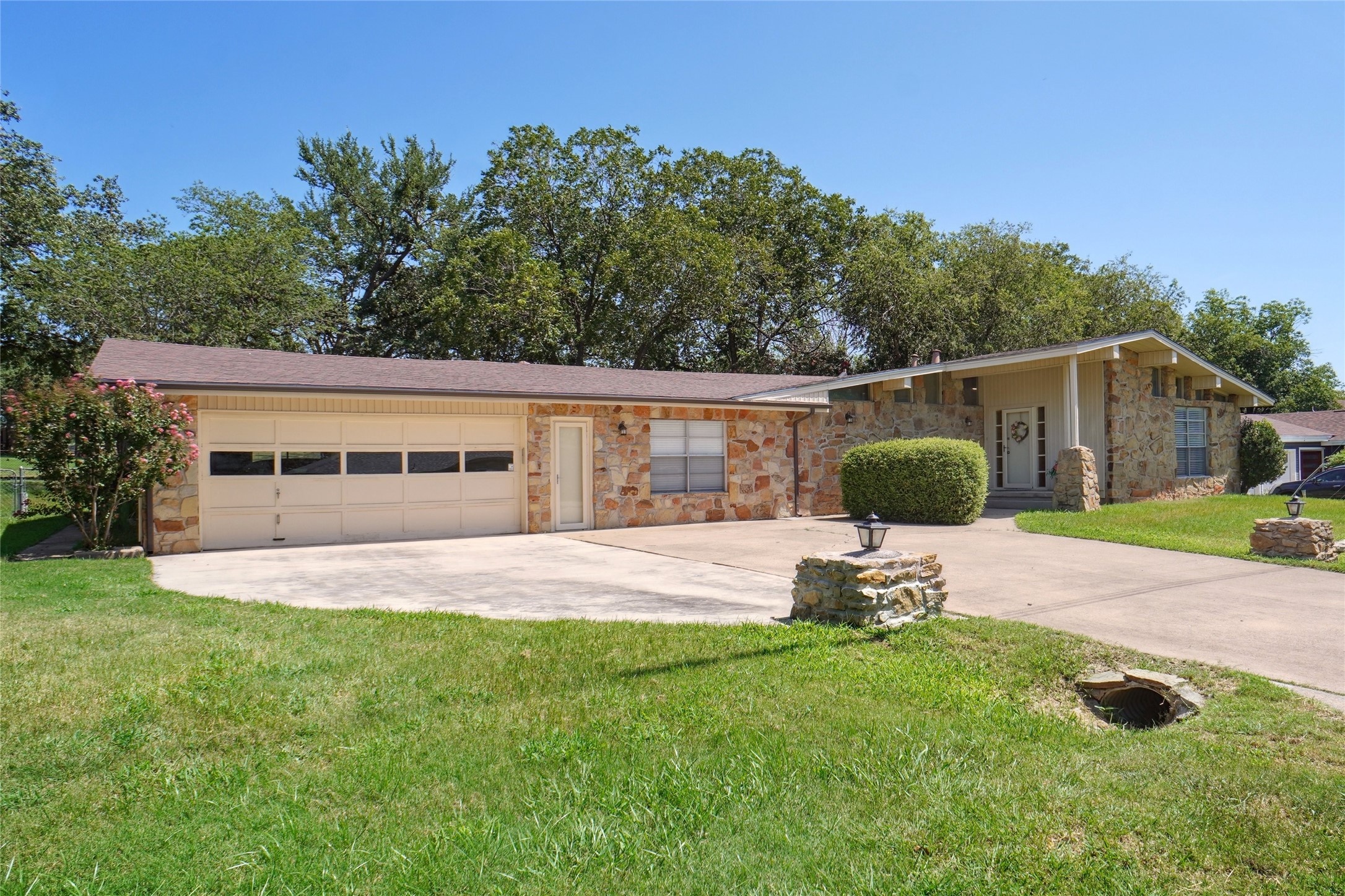 308 Half Moon Way Runaway Bay TX 76426