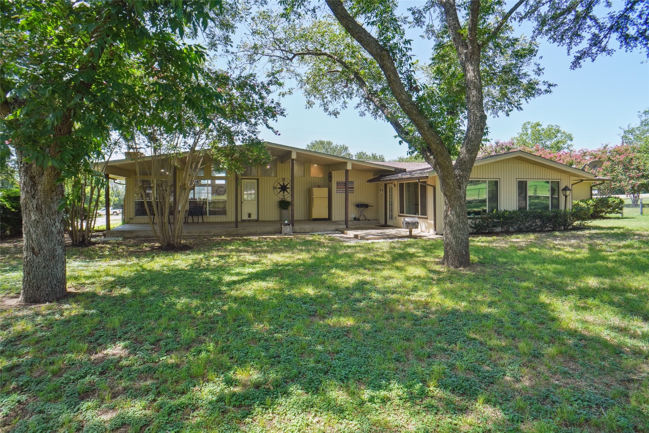 308 Half Moon Way Runaway Bay TX 76426