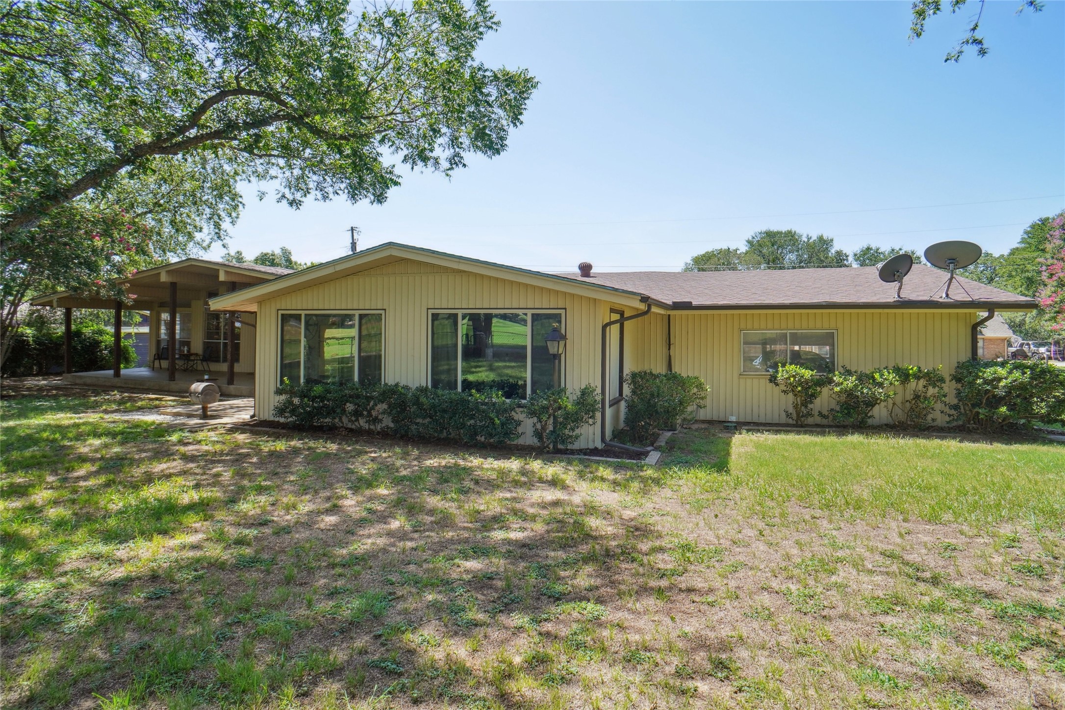 308 Half Moon Way Runaway Bay TX 76426
