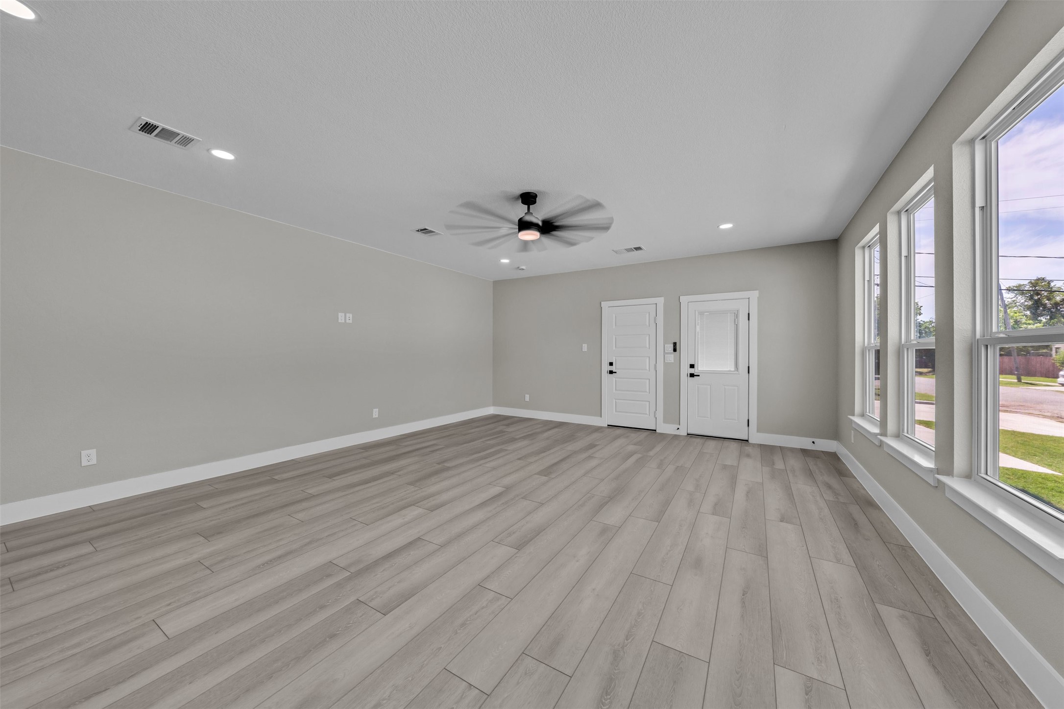 225 NW 16th Street Grand Prairie TX 75050