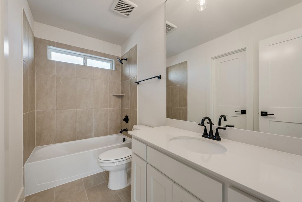 211 Golden Run Drive Fate TX 75189