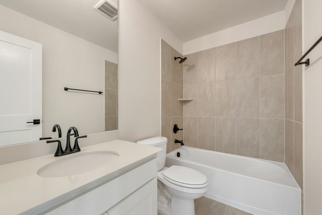 211 Golden Run Drive Fate TX 75189