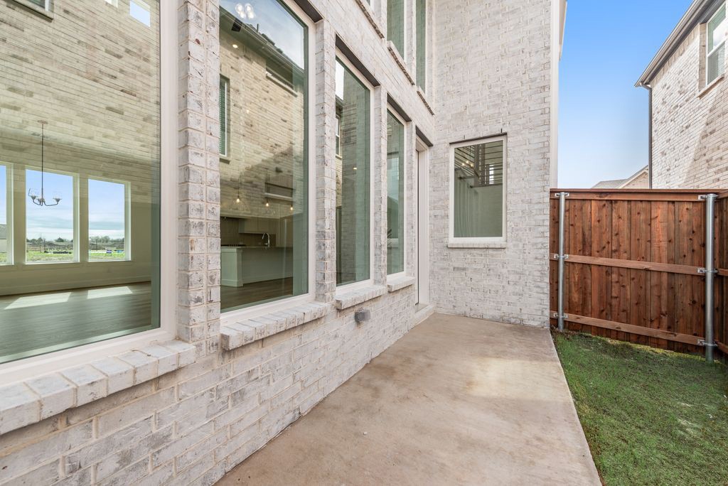 211 Golden Run Drive Fate TX 75189