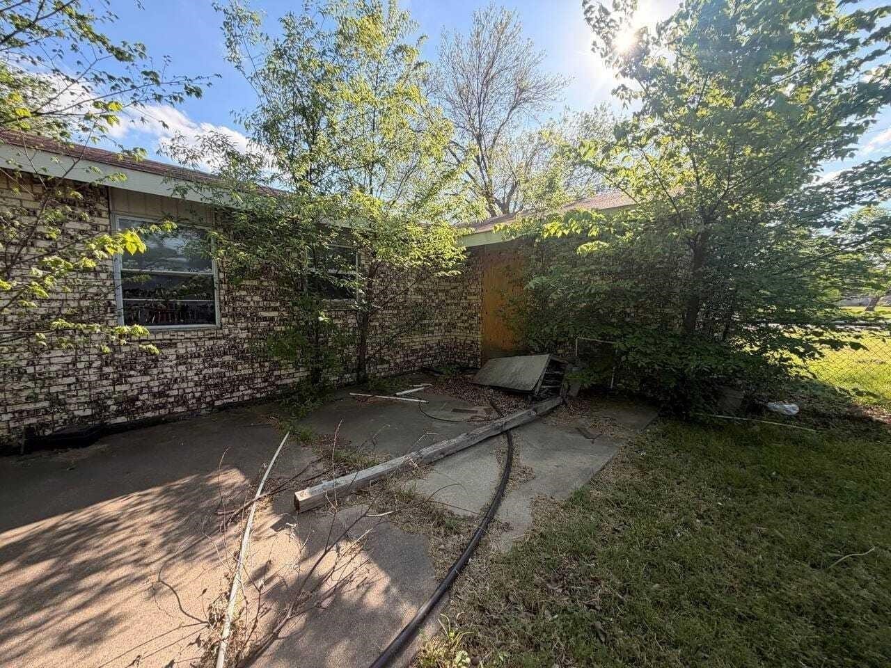 1814 SE 14th Street Grand Prairie TX 75051