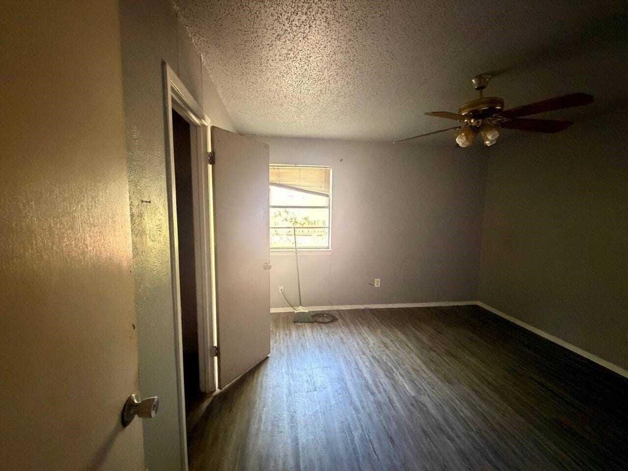 1814 SE 14th Street Grand Prairie TX 75051