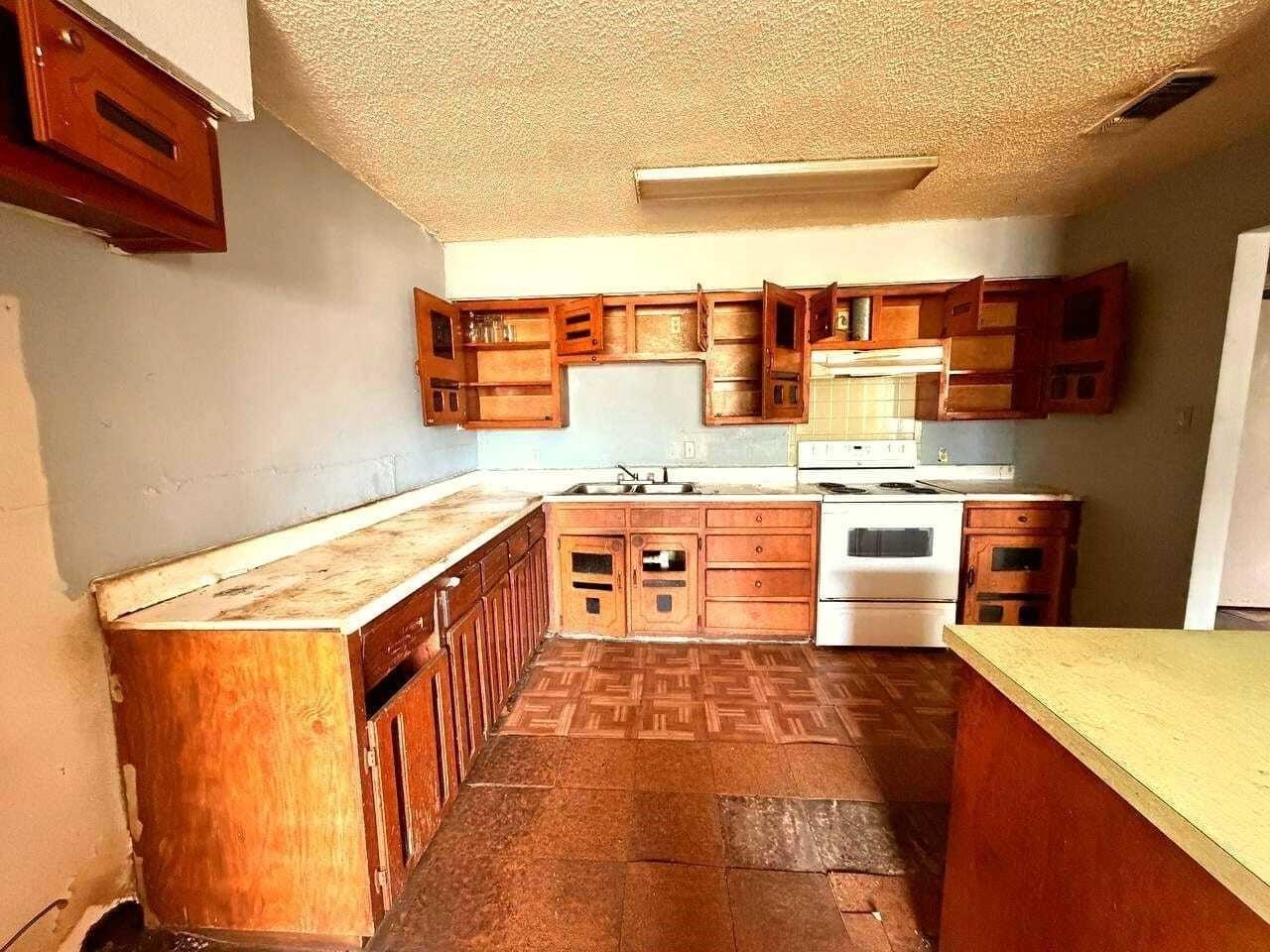 1814 SE 14th Street Grand Prairie TX 75051