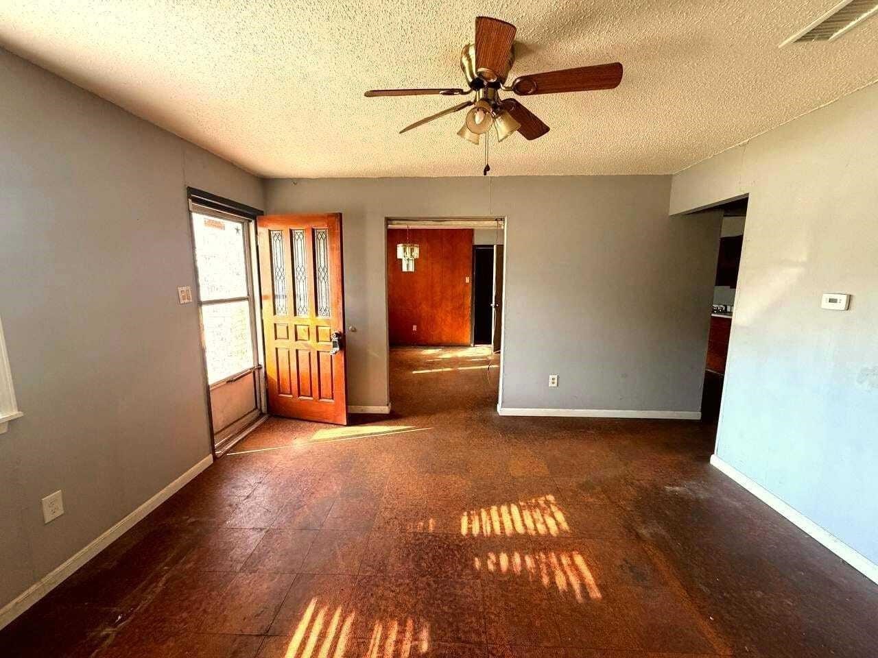 1814 SE 14th Street Grand Prairie TX 75051