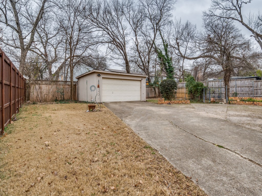 10422 Lake Gardens Drive Dallas TX 75218