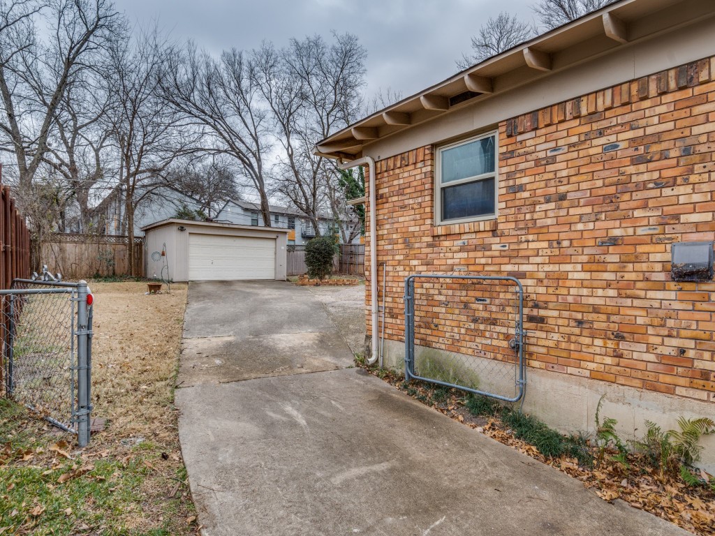10422 Lake Gardens Drive Dallas TX 75218