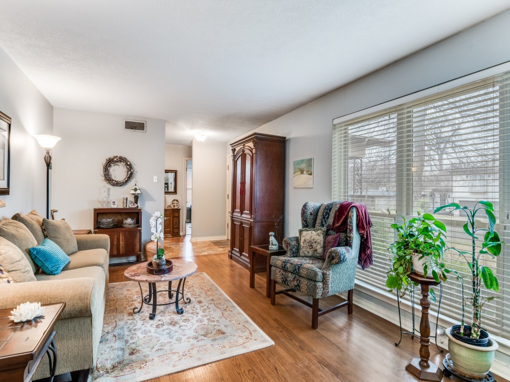 10422 Lake Gardens Drive Dallas TX 75218