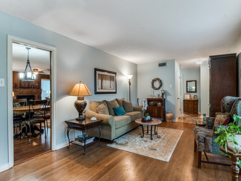 10422 Lake Gardens Drive Dallas TX 75218