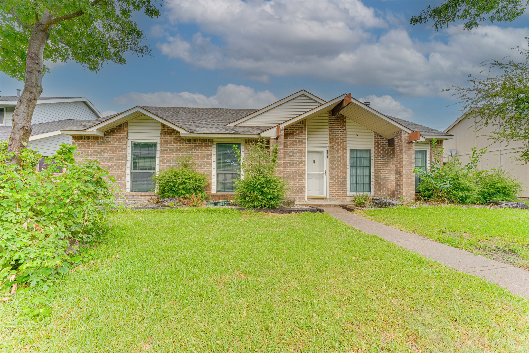 143 Kingsbridge Drive Garland TX 75040
