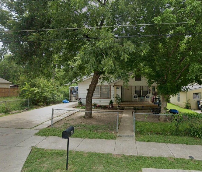 726 Helena Street Dallas TX 75217