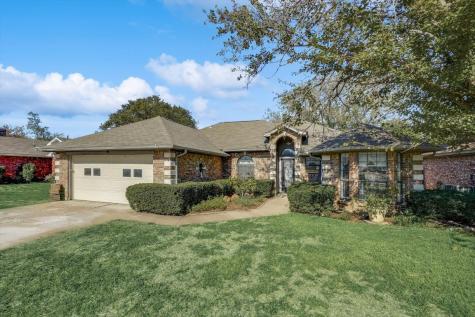 815 W Lynn Creek Drive Arlington TX 76001
