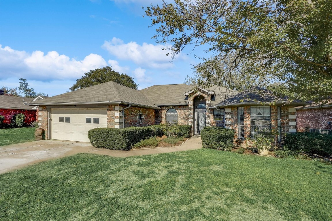 815 W Lynn Creek Drive Arlington TX 76001