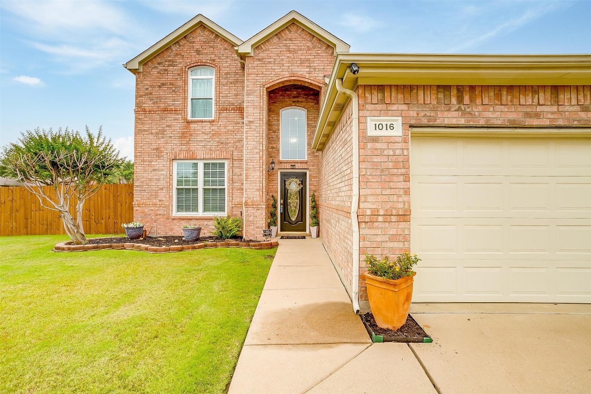 1016 Pebblecreek Drive Burleson TX 76028