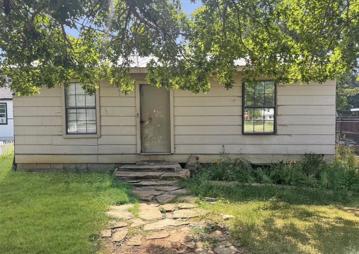 1220 Maple Street Graham TX 76450