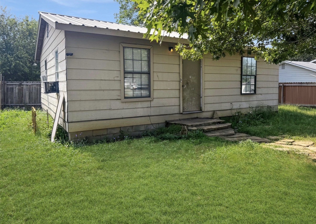 1220 Maple Street Graham TX 76450