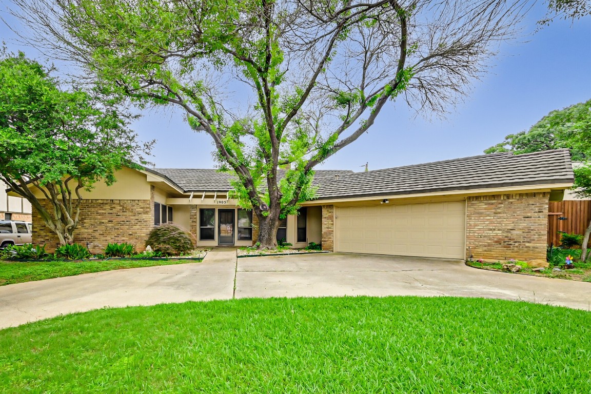 1905 Reverchon Drive Arlington TX 76017