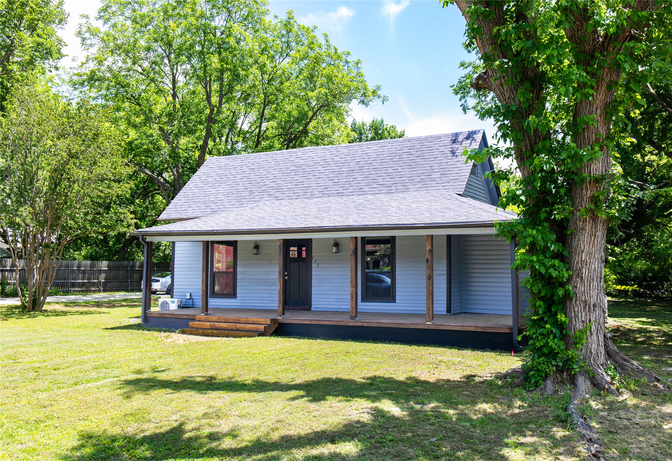 223 E Shreveport Street Van Alstyne TX 75495