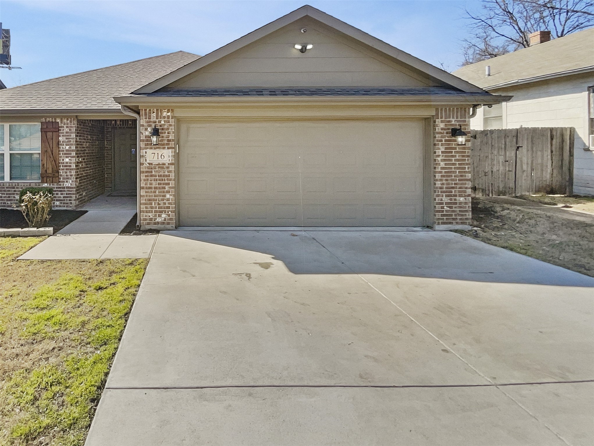 716 E Davis Avenue Fort Worth TX 76104