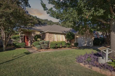 832 Park Forest Drive Hurst TX 76053