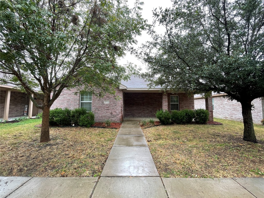 1934 Cross Oaks Drive Lancaster TX 75146