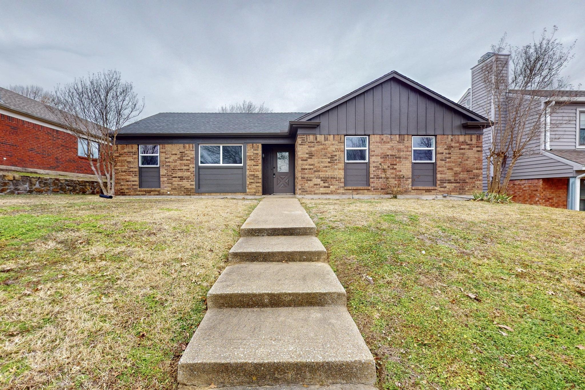 2201 Country Oaks Drive Garland TX 75040