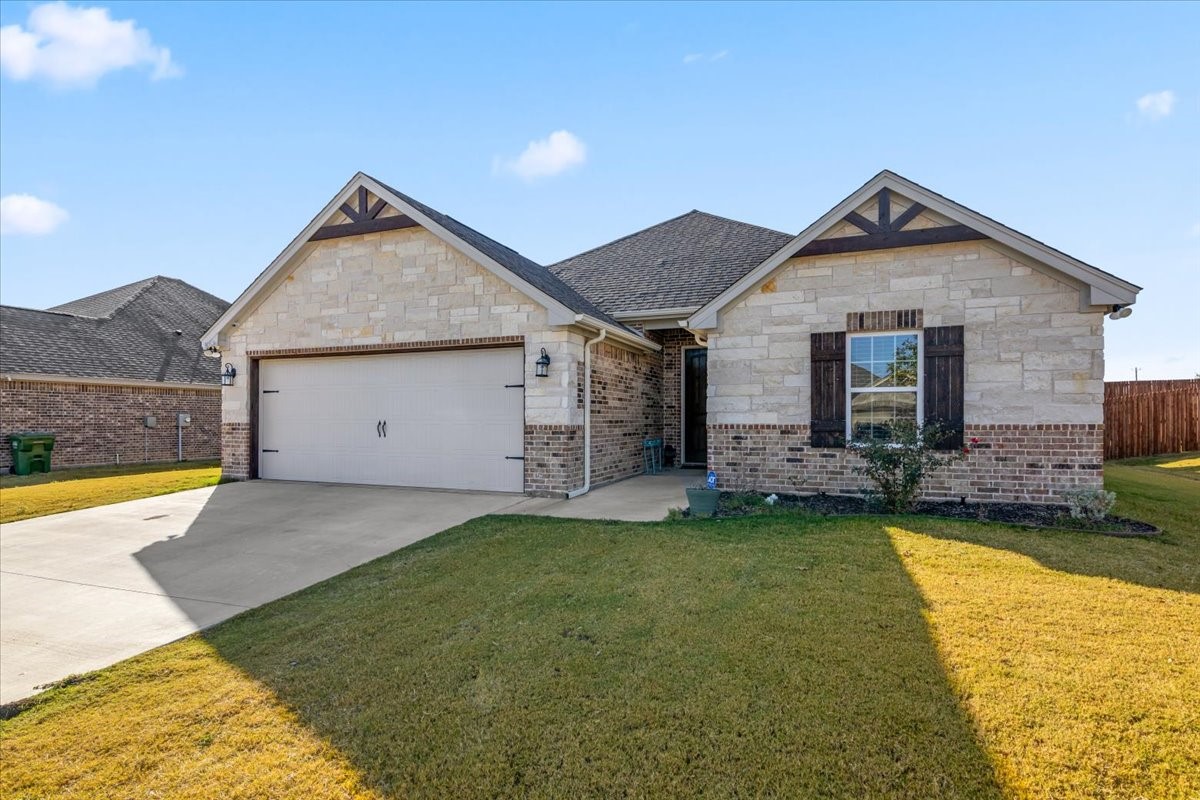 203 Bayless Avenue Godley TX 76044