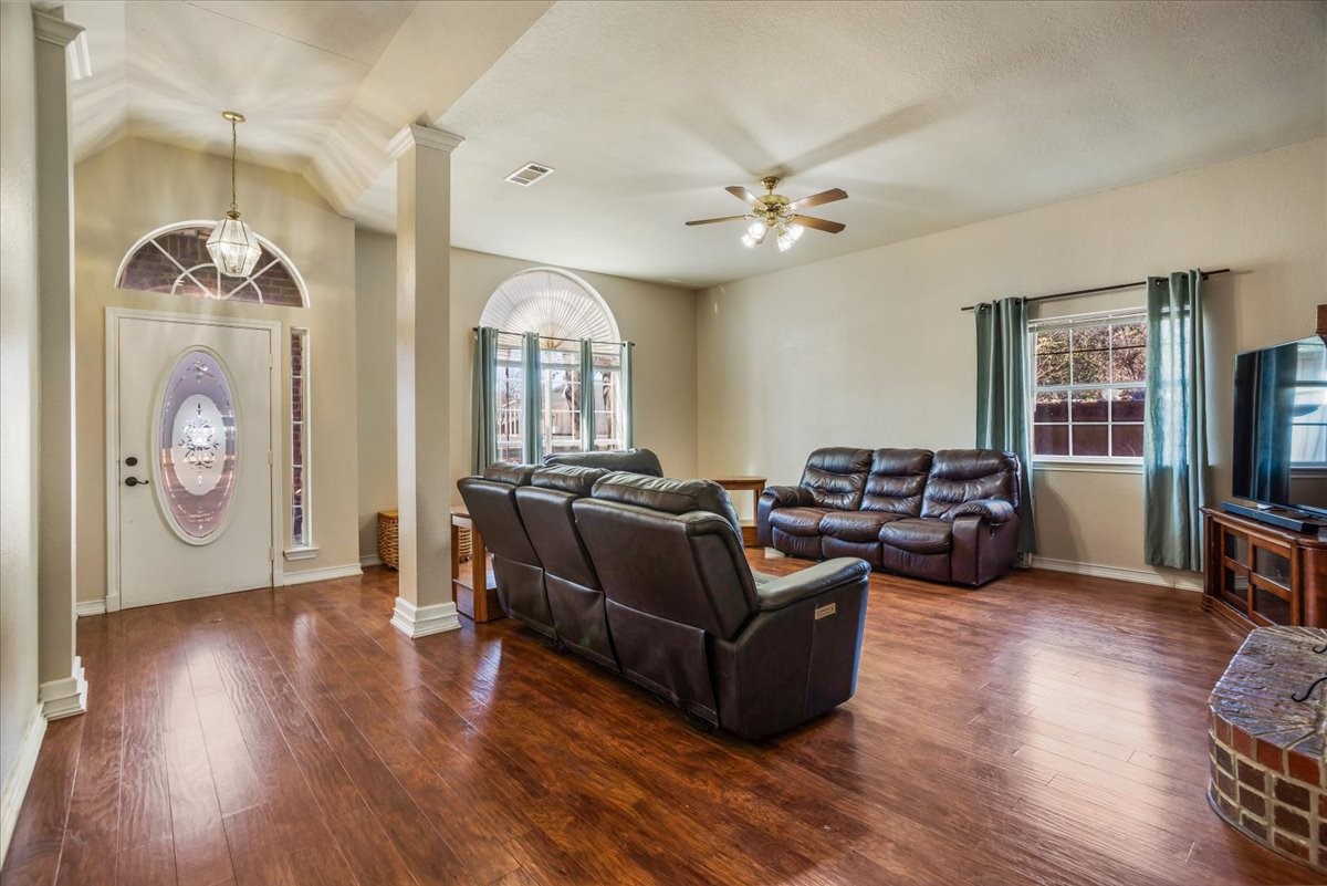 227 N Hopson Street Van Alstyne TX 75495