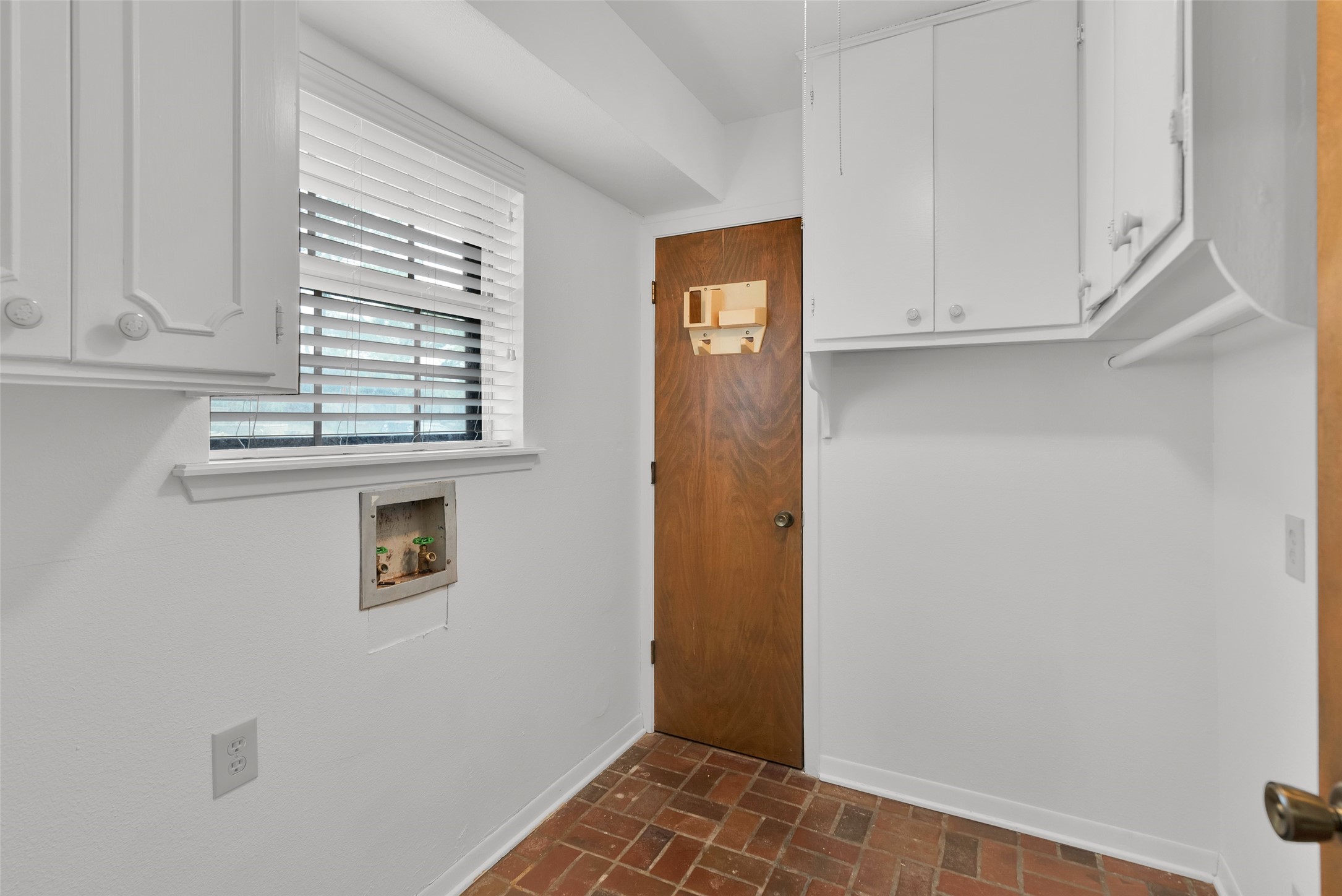 713 Briarwood Drive Denison TX 75020
