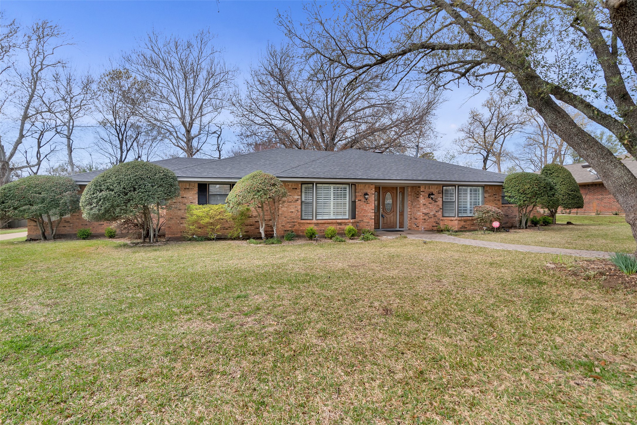 713 Briarwood Drive Denison TX 75020
