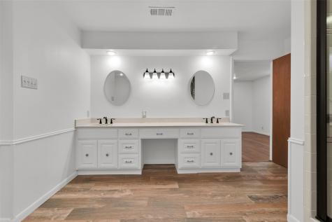 713 Briarwood Drive Denison TX 75020