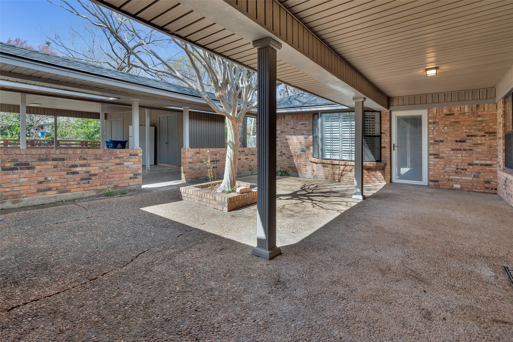 713 Briarwood Drive Denison TX 75020