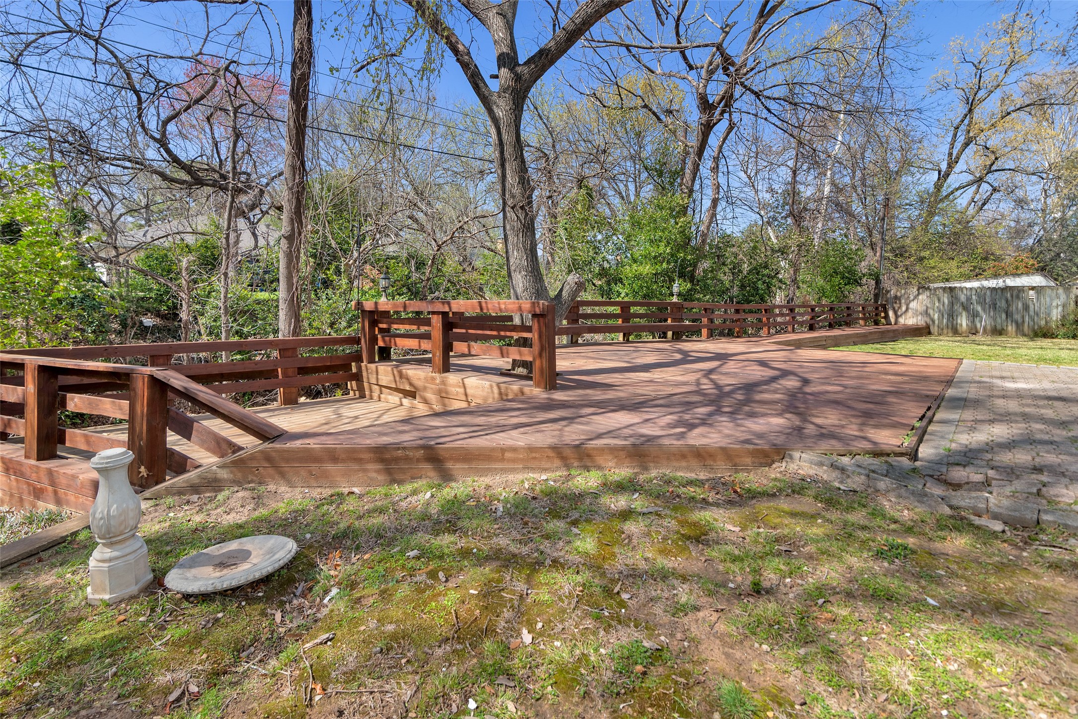 713 Briarwood Drive Denison TX 75020