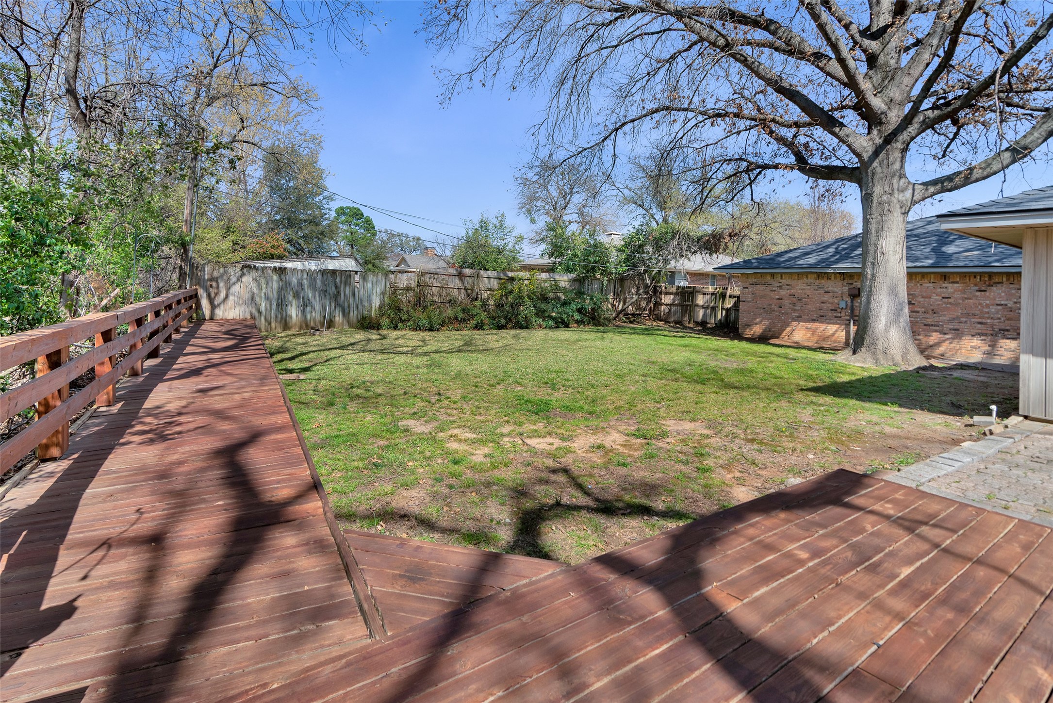 713 Briarwood Drive Denison TX 75020