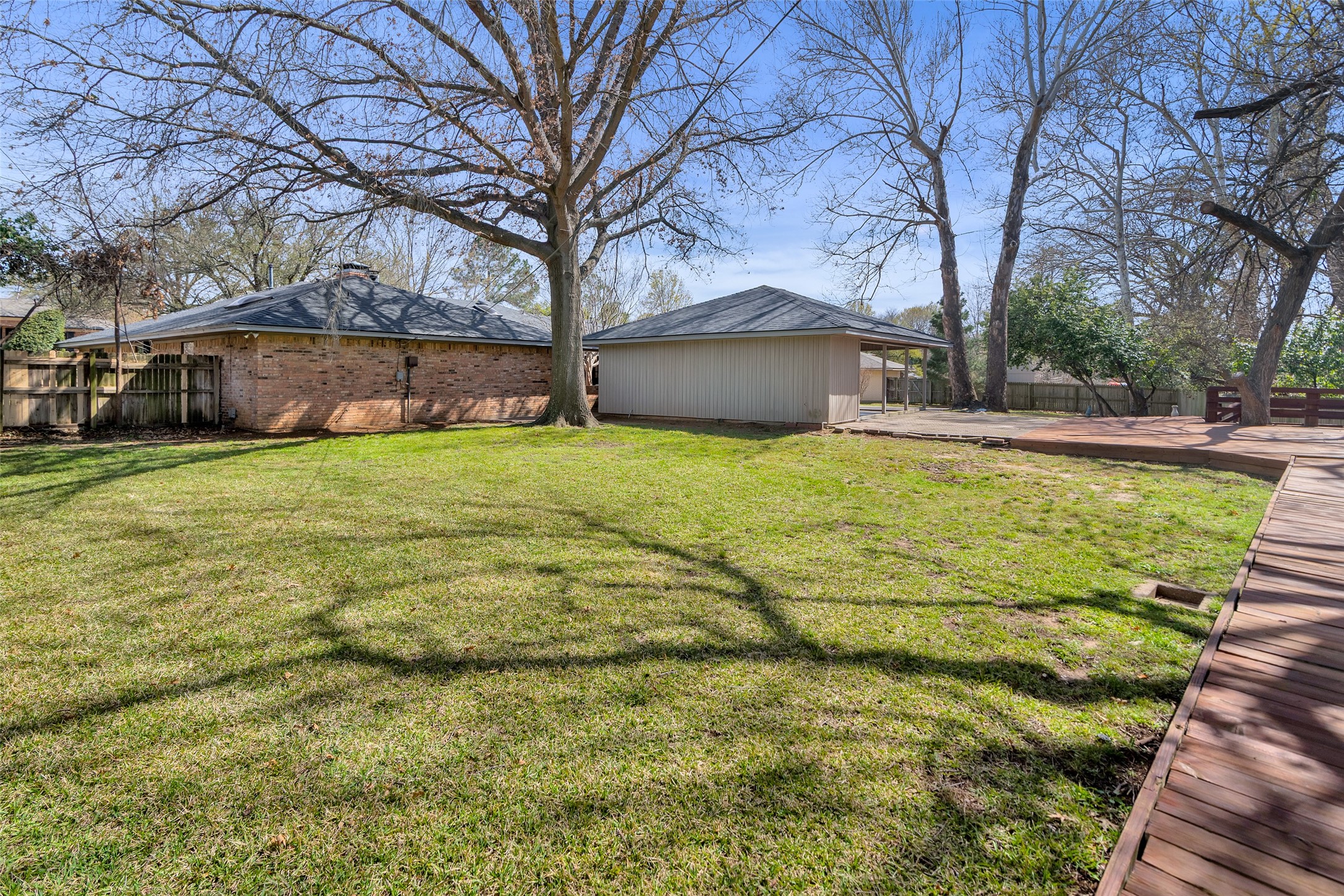 713 Briarwood Drive Denison TX 75020