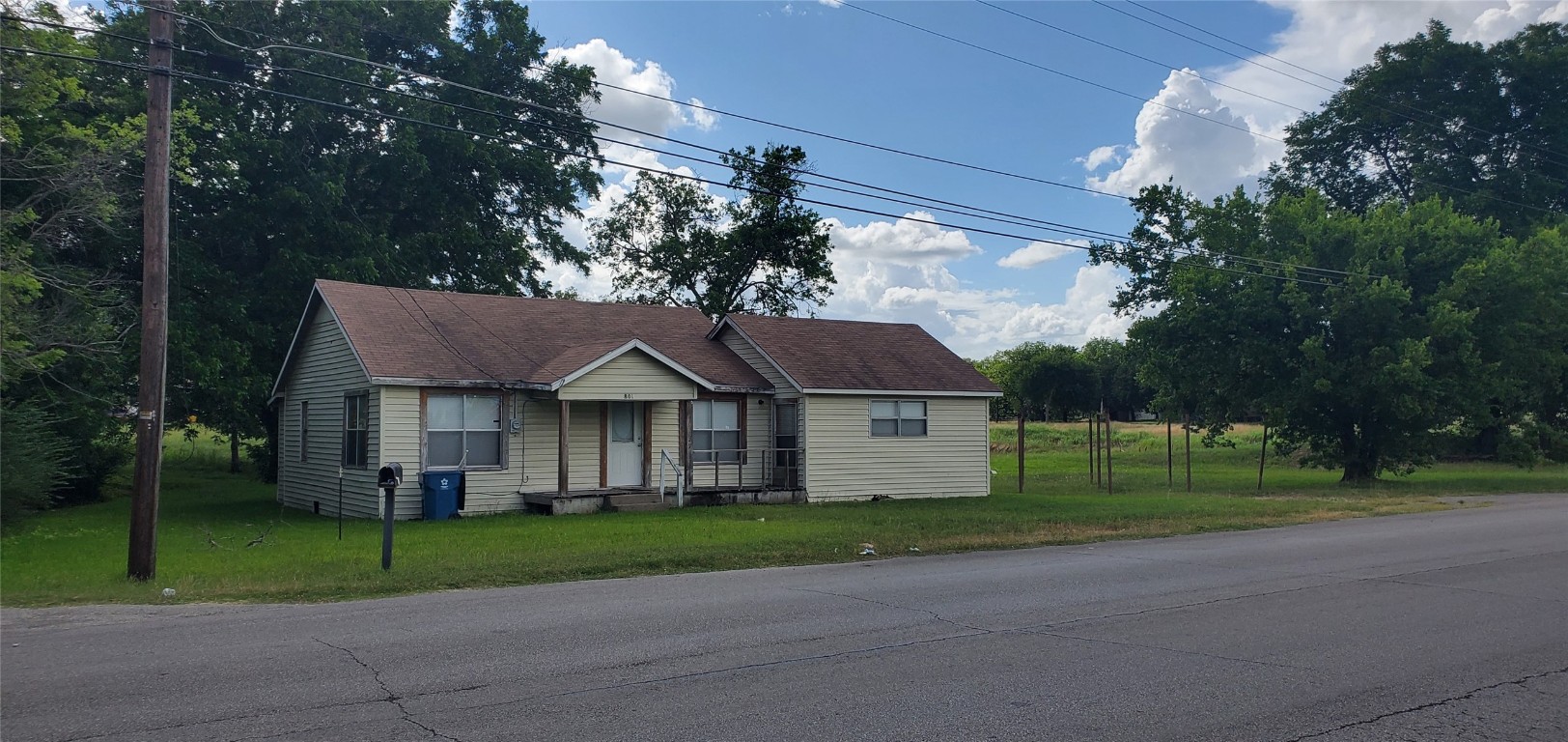 801 N Ross Avenue Mexia TX 76667