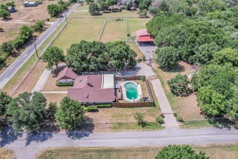496 County Road 4191 Decatur TX 76234
