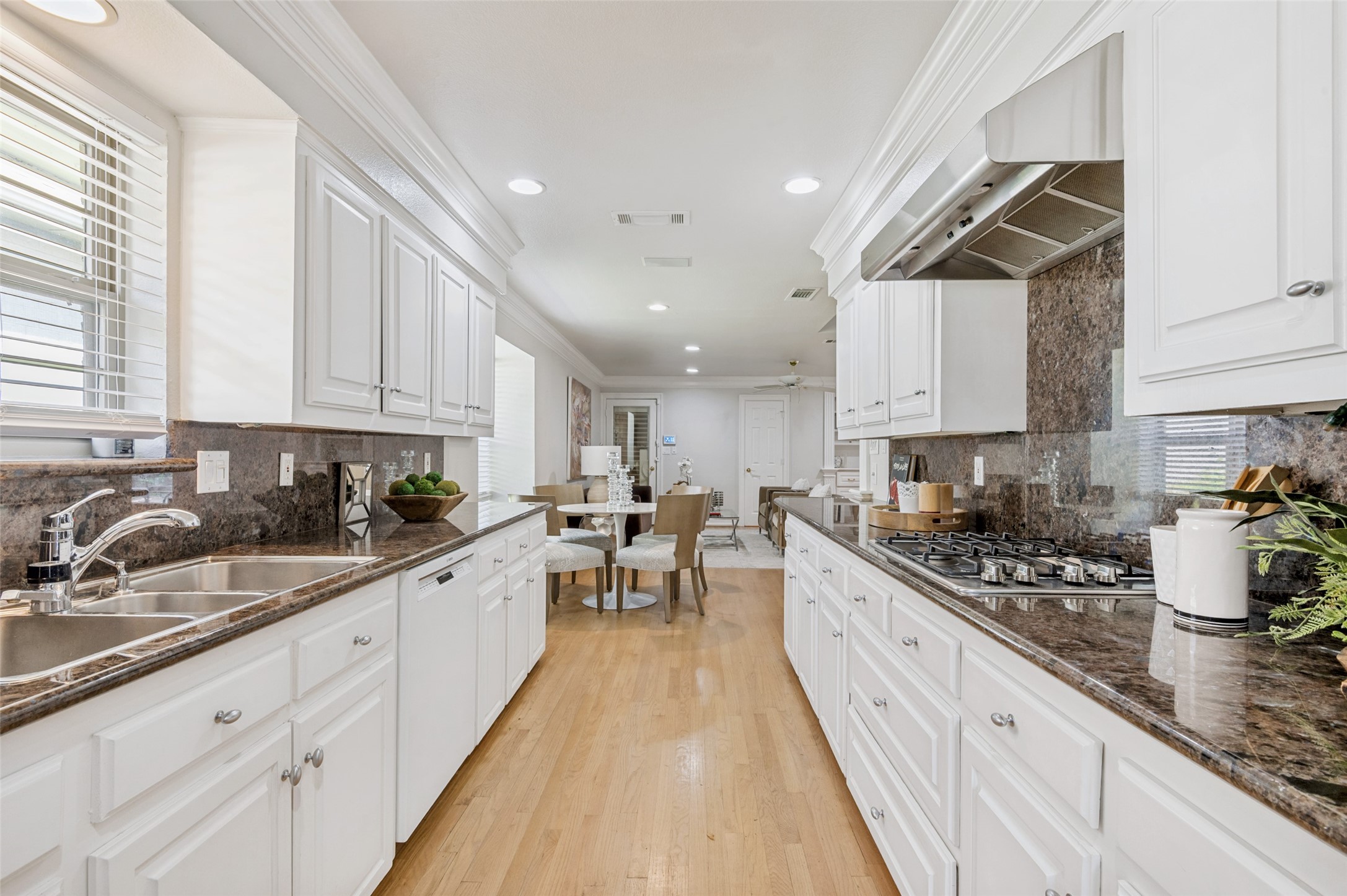 5322 W Mockingbird Lane Dallas TX 75209