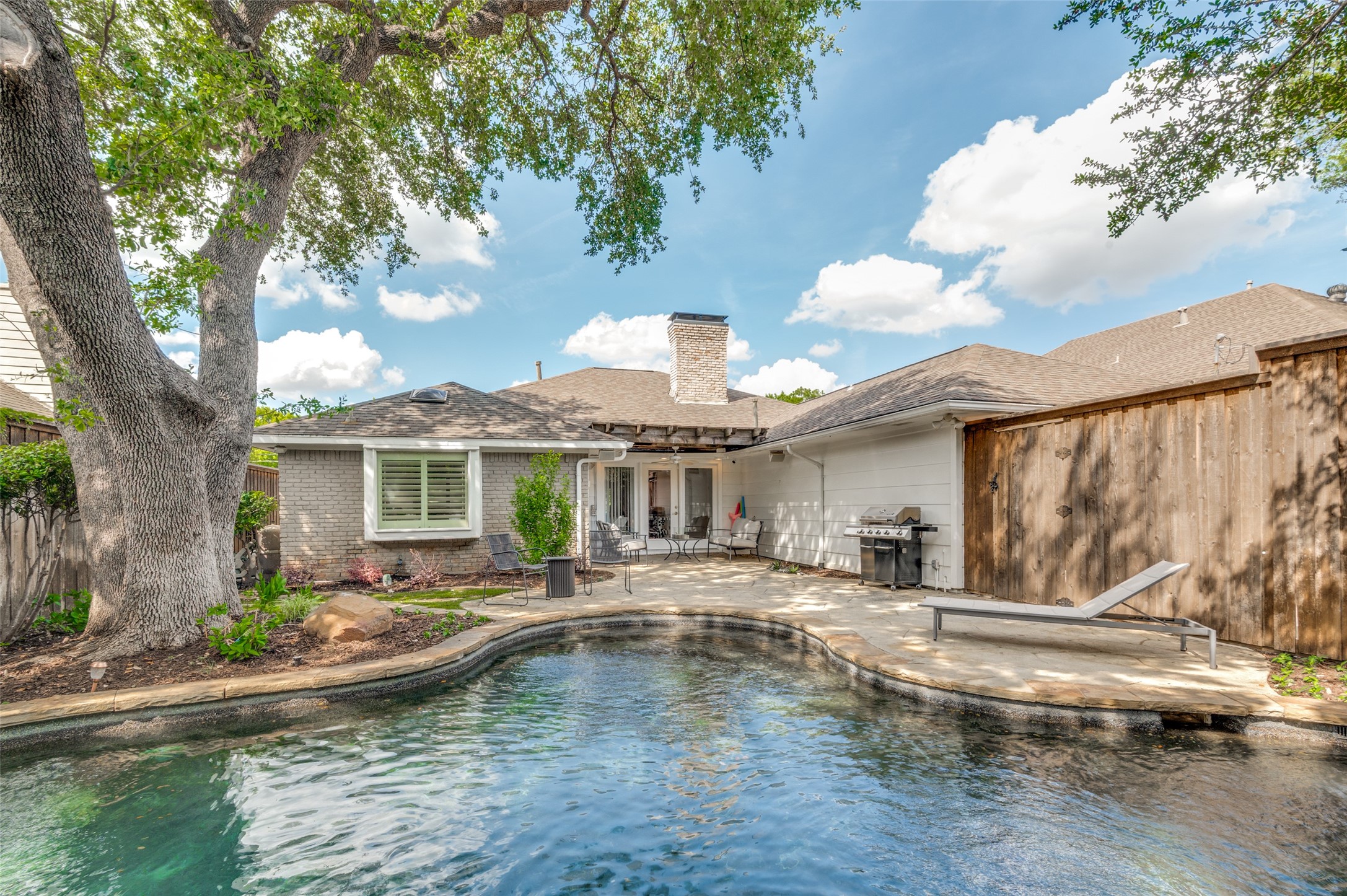 5322 W Mockingbird Lane Dallas TX 75209