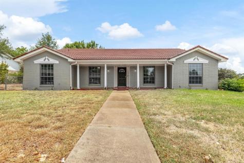 1621 Greendale Court Fort Worth TX 76112