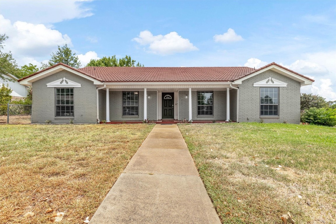 1621 Greendale Court Fort Worth TX 76112