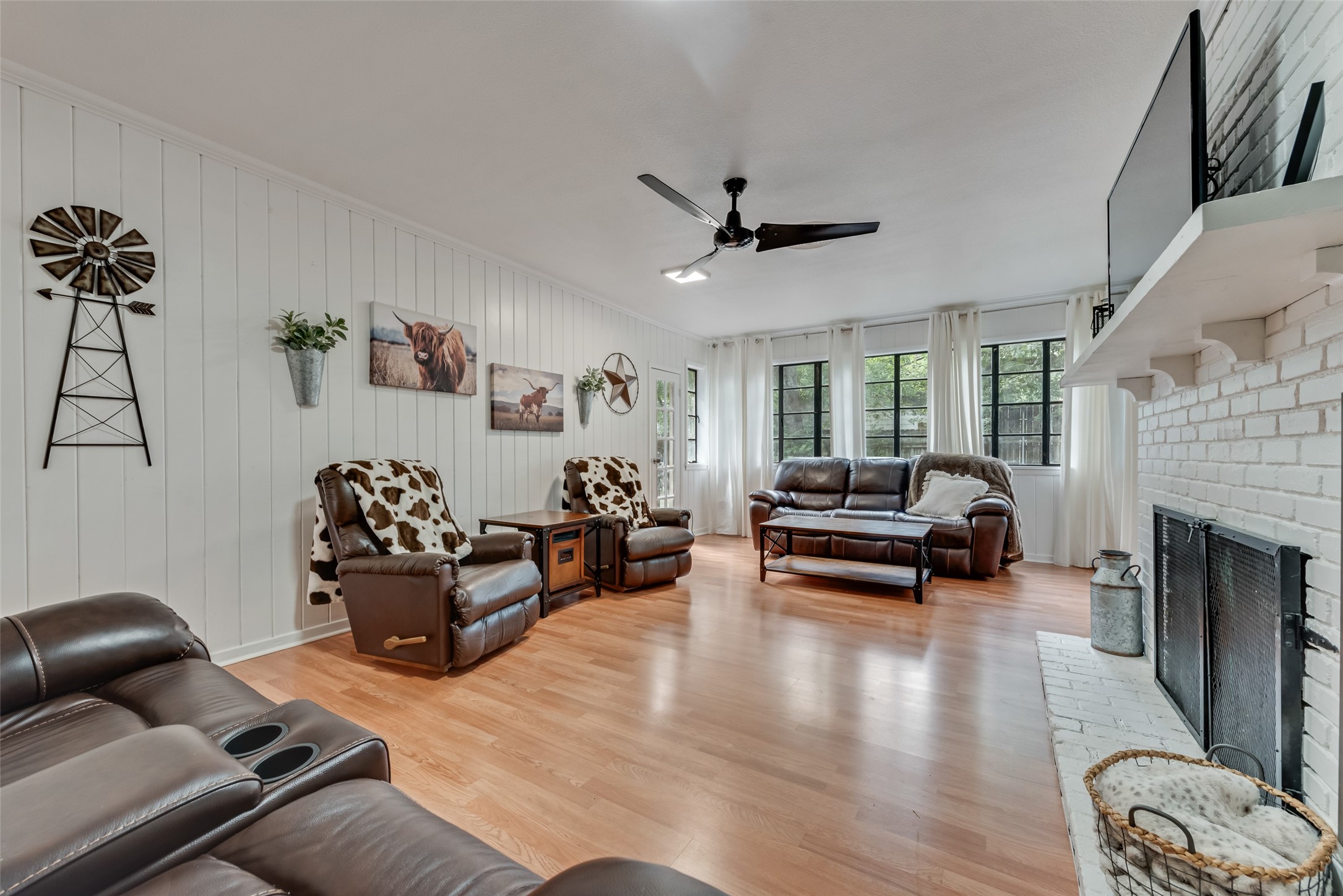 6555 Calmont Avenue Fort Worth TX 76116