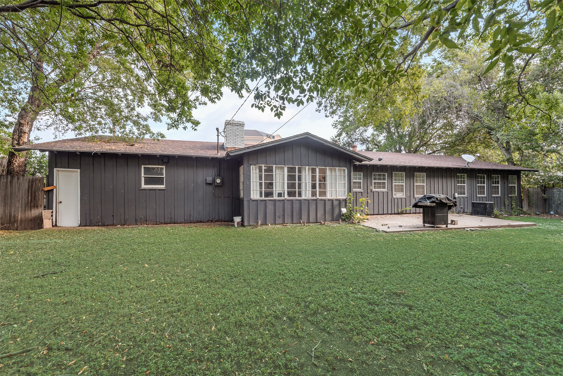 6555 Calmont Avenue Fort Worth TX 76116